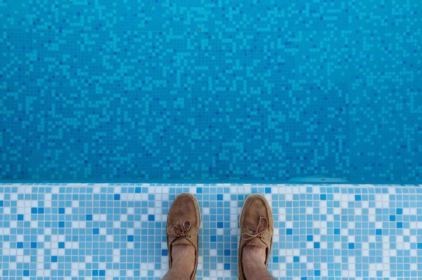 Quels accessoires sont nécessaires lorsque l'on se rend à la piscine ?