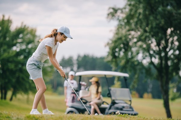 Comment le golf contribue-t-il à la santé physique et mentale ?