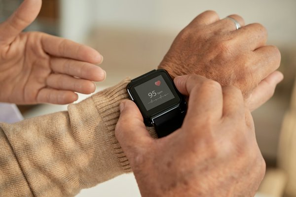 "montre connectée : restez joignable avec les appels et sms au poignet"