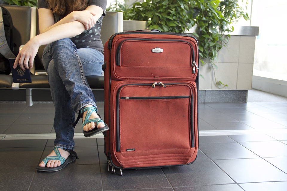 Valise souple et valise rigide : que choisir pour un long voyage ?