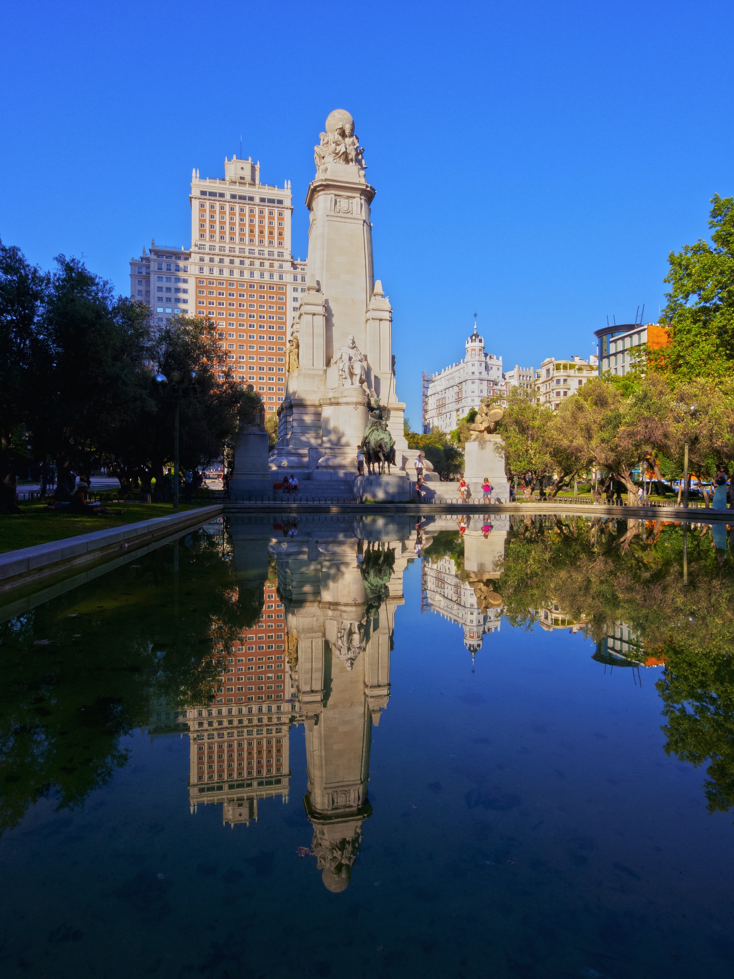 Au Cœur de Madrid : Itinéraires de Visite pour Tous les Voyageurs